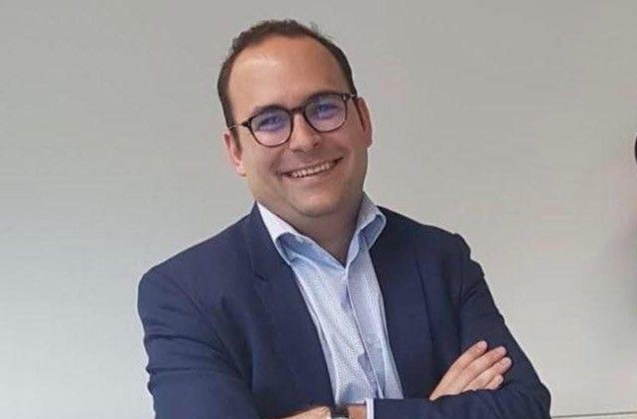 Sylvain Thézard text-left