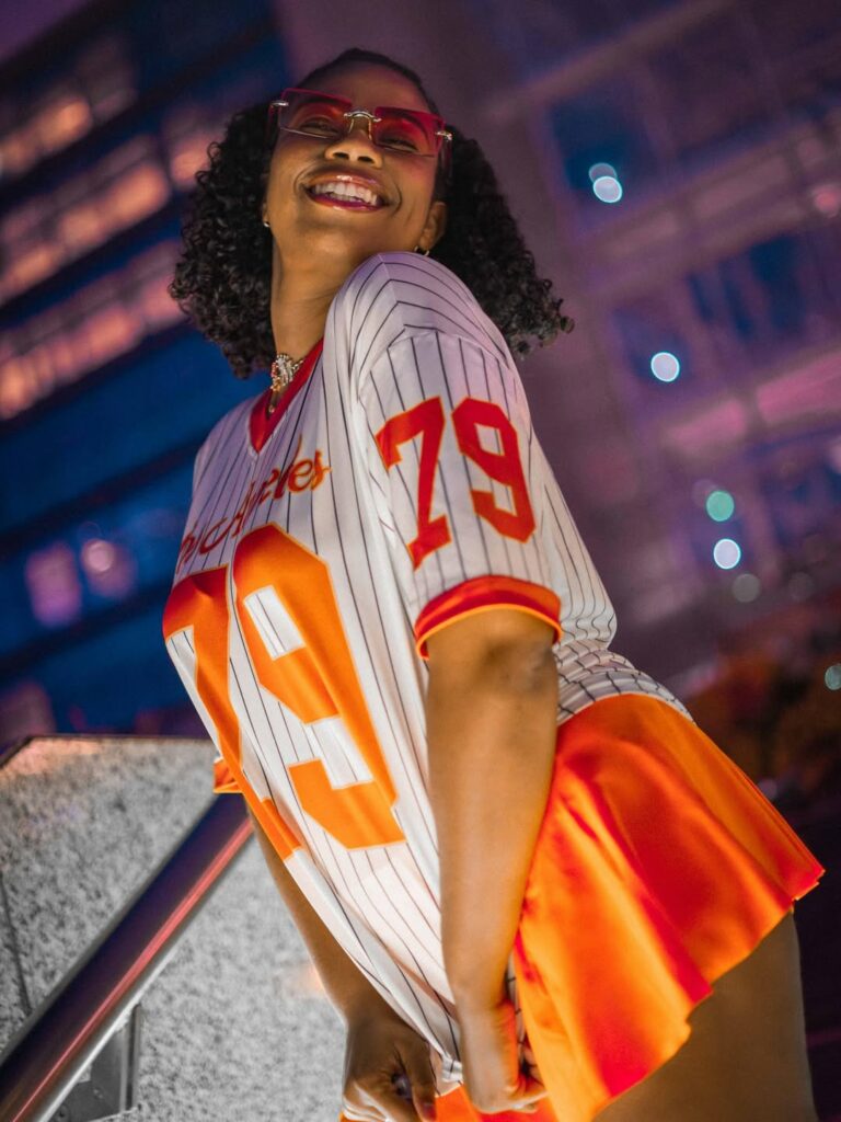 Image illustrative © Askip RadioTV — May'B, la nouvelle voix guyanaise qui fait vibrer la scène musicale avec son single "Sistren".